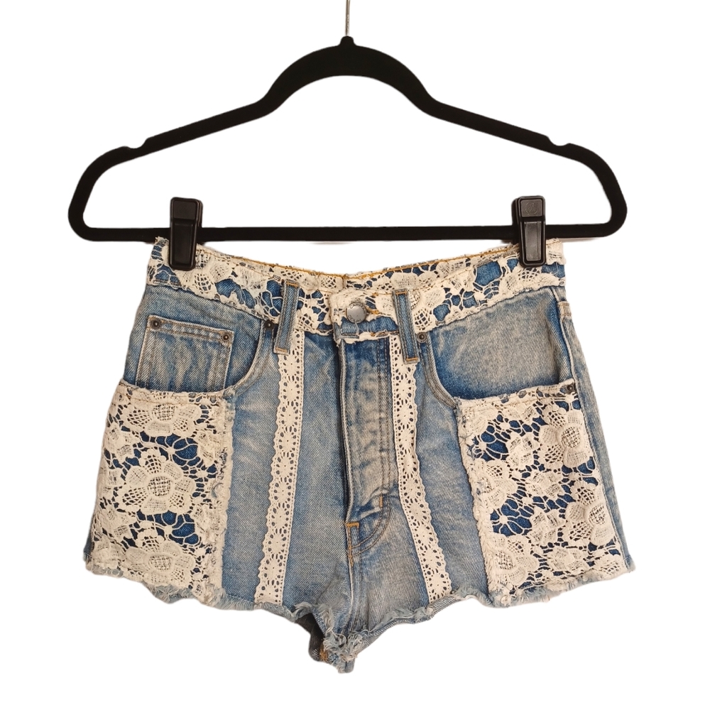 CARMAR Ivory Lace Medium Blue Denim Jean Raw Hem Mini Shorts 24